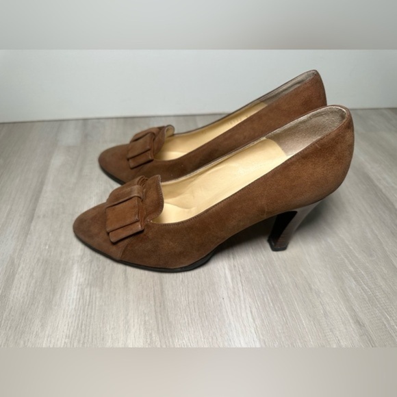 PRADA BROWN SUEDE BOW POINTED TOE MID HEEL CLASSIC‎ PUMPS SZ 34 - Picture 3 of 10